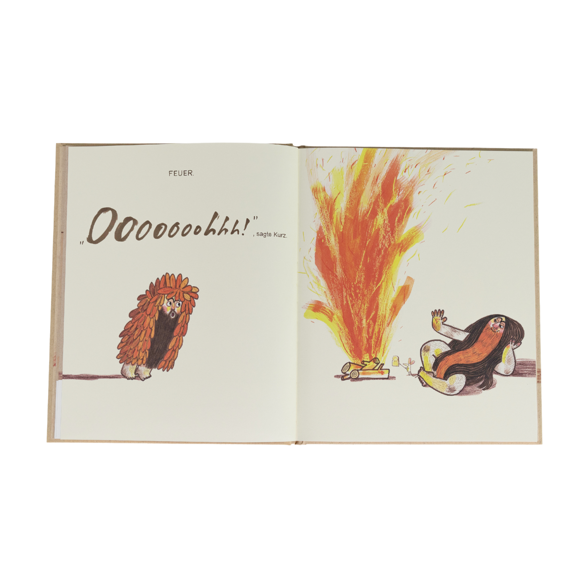Eine Doppelseite aus "Kurz und Klein" von Alastair Chisholm zeigt links eine Figur in einem pelzigen roten Kostüm, die "Ooooohhh!" ausruft, während rechts jemand mit langen Haaren aufgeregt an einem hellen Lagerfeuer sitzt.
