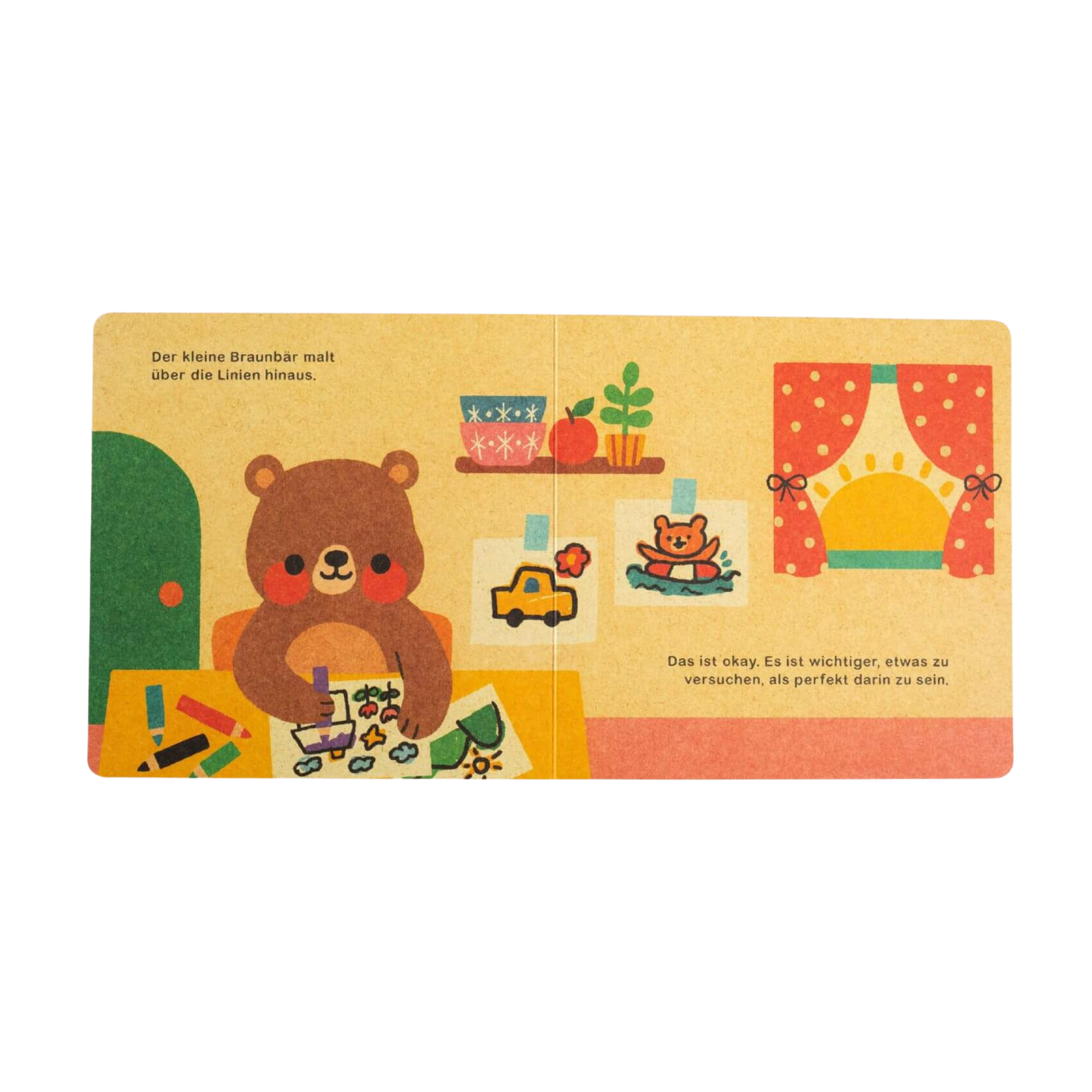 Im Retro-Stil zeigt diese Kinderbuch-Illustration aus "Fehler machen ist ok" von Annelies Draws einen Bären am Tisch mit Spielsachen und Tasse, im Hintergrund Fenster, Sonne, Regale - dazu Text auf der Seite.