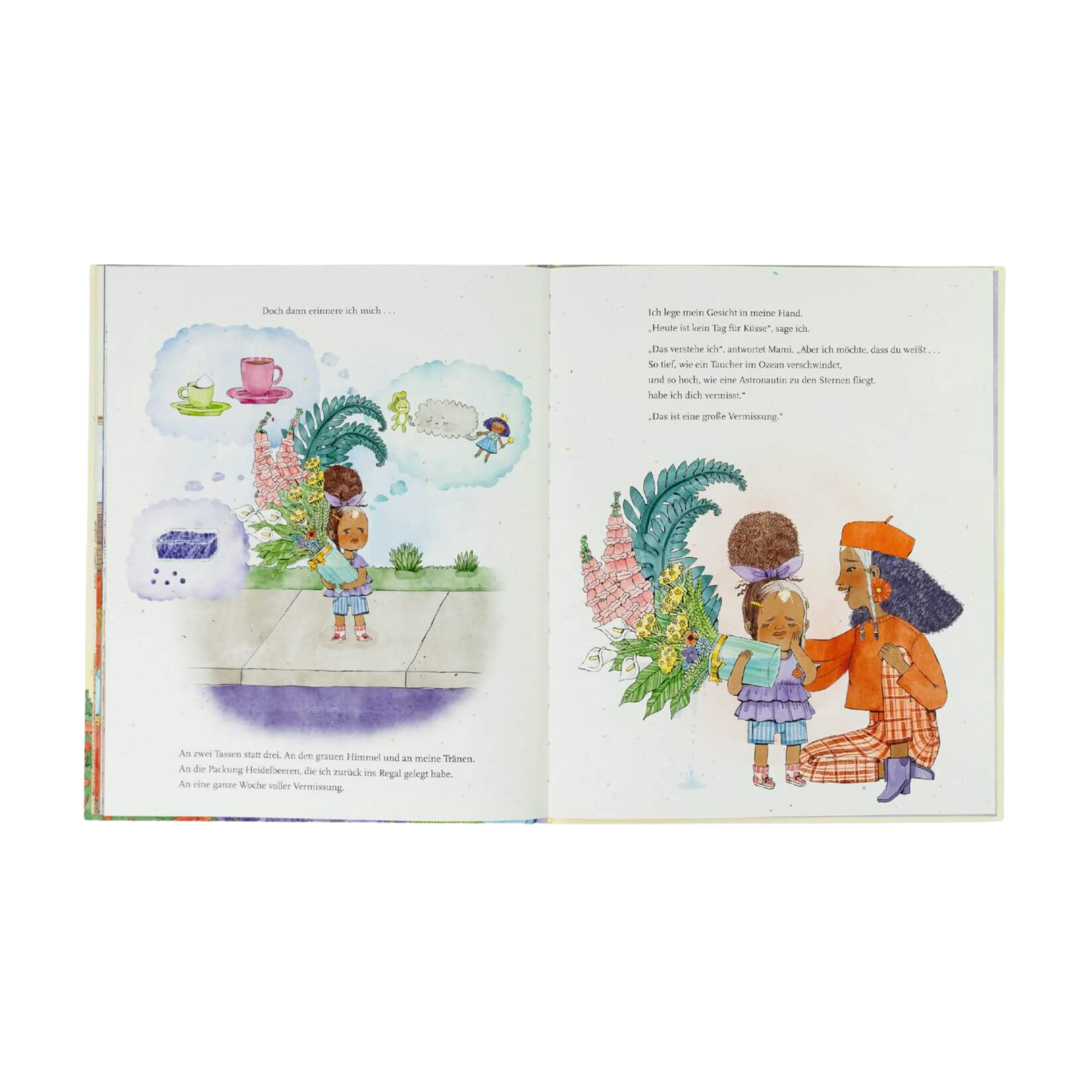 Das aufgeschlagene Buch "Mama und Mami und ich: Die große Vermissung" von Nina LaCour zeigt ein Kind und eine erwachsene Frau händchenhaltend zwischen Blumen, mit Gedankenblasen von Tee und Kuchen. Der deutsche Text thematisiert behutsam das Vermissen eines Elternteils während einer Trennung.